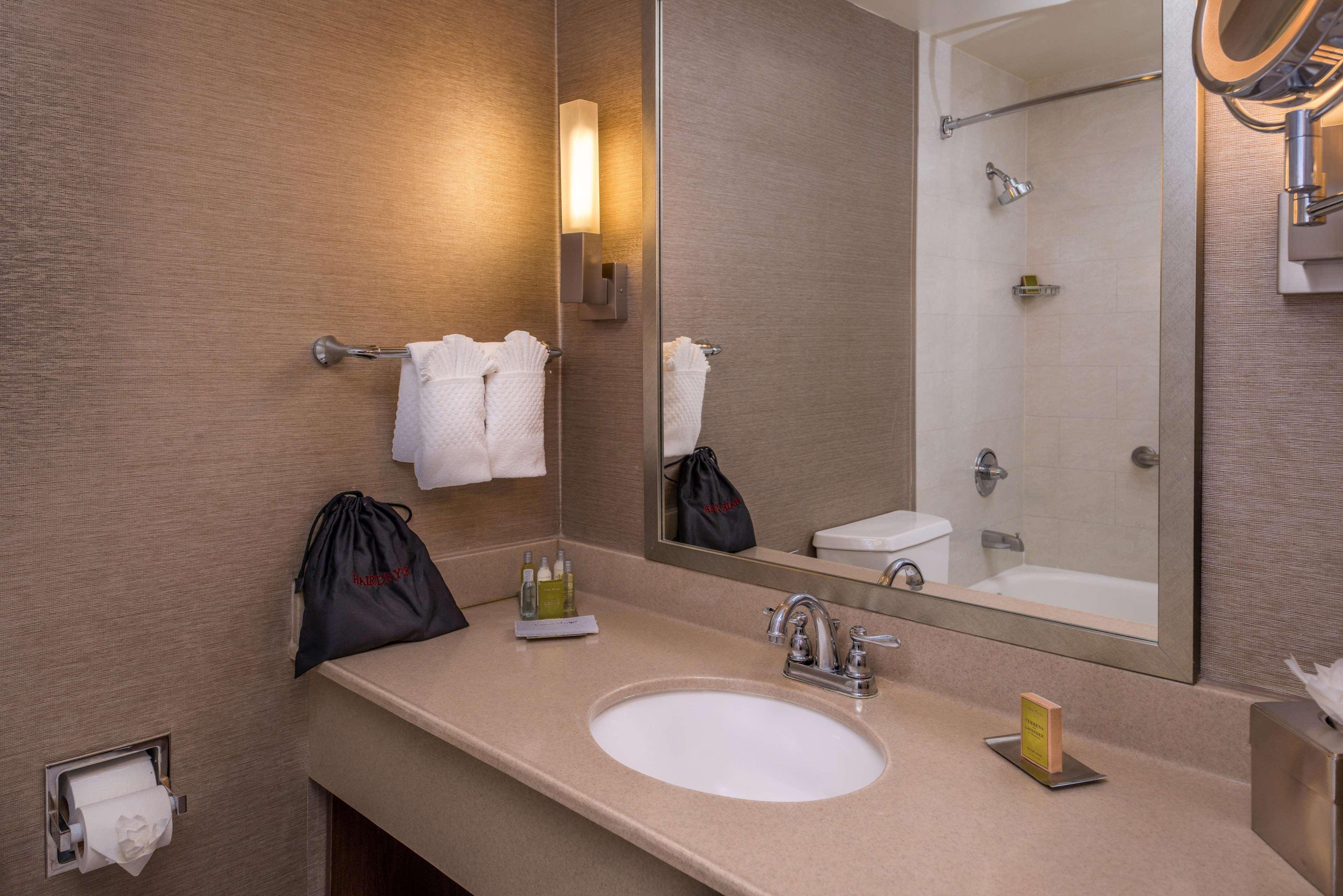 Doubletree By Hilton Whittier Hotel Bilik gambar