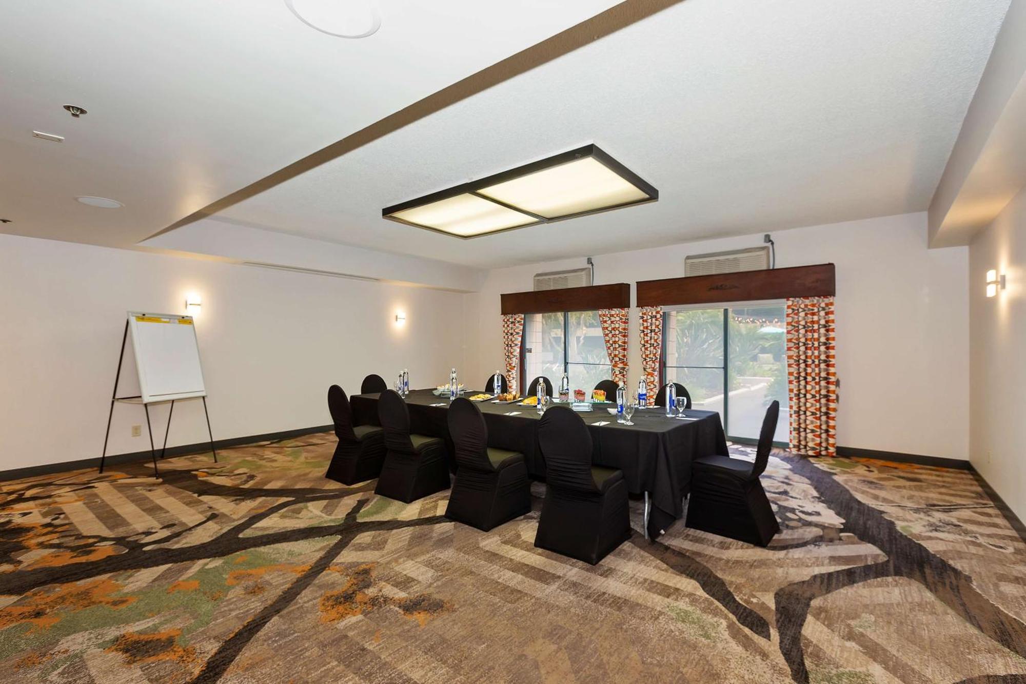 Doubletree By Hilton Whittier Hotel Luaran gambar