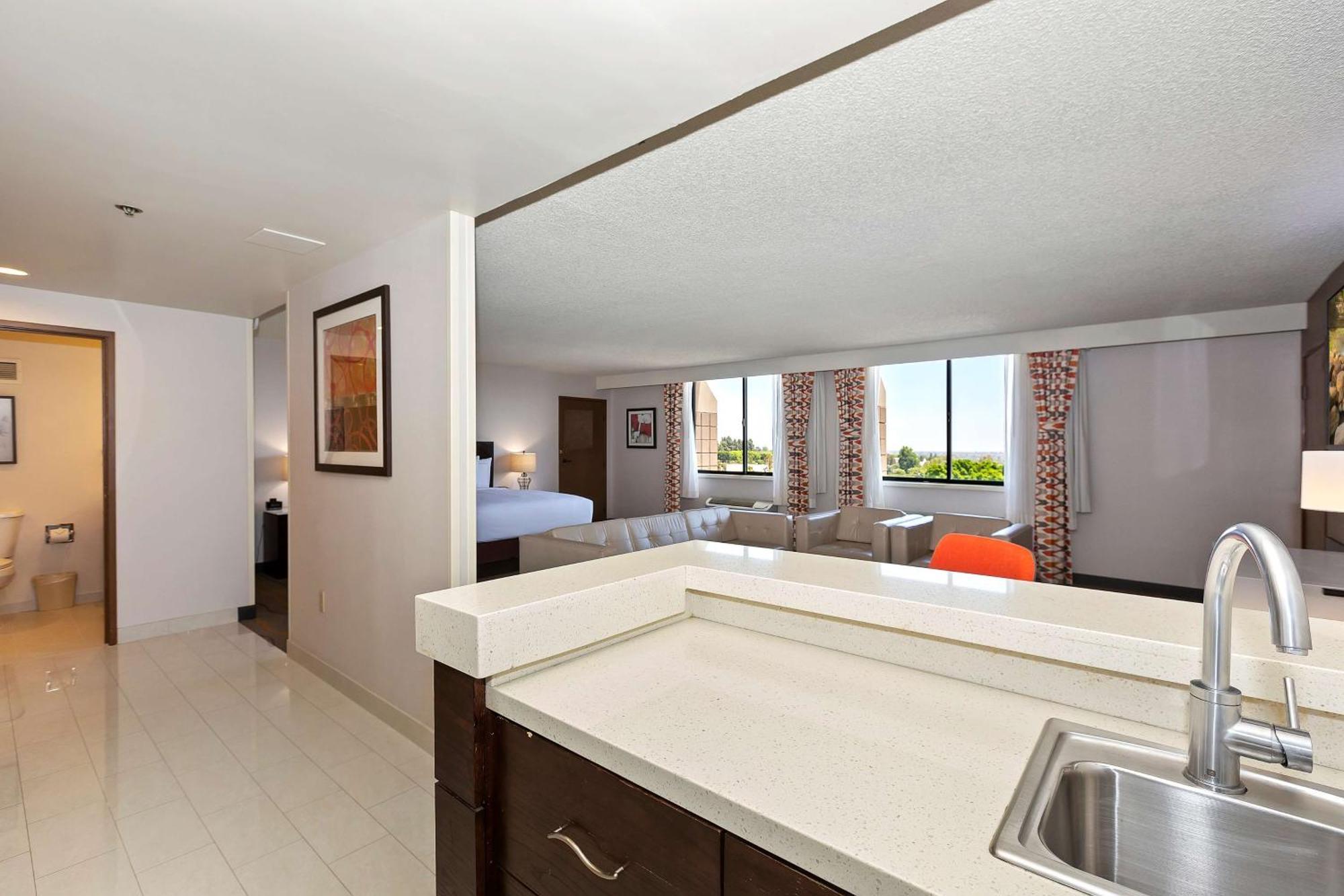 Doubletree By Hilton Whittier Hotel Luaran gambar
