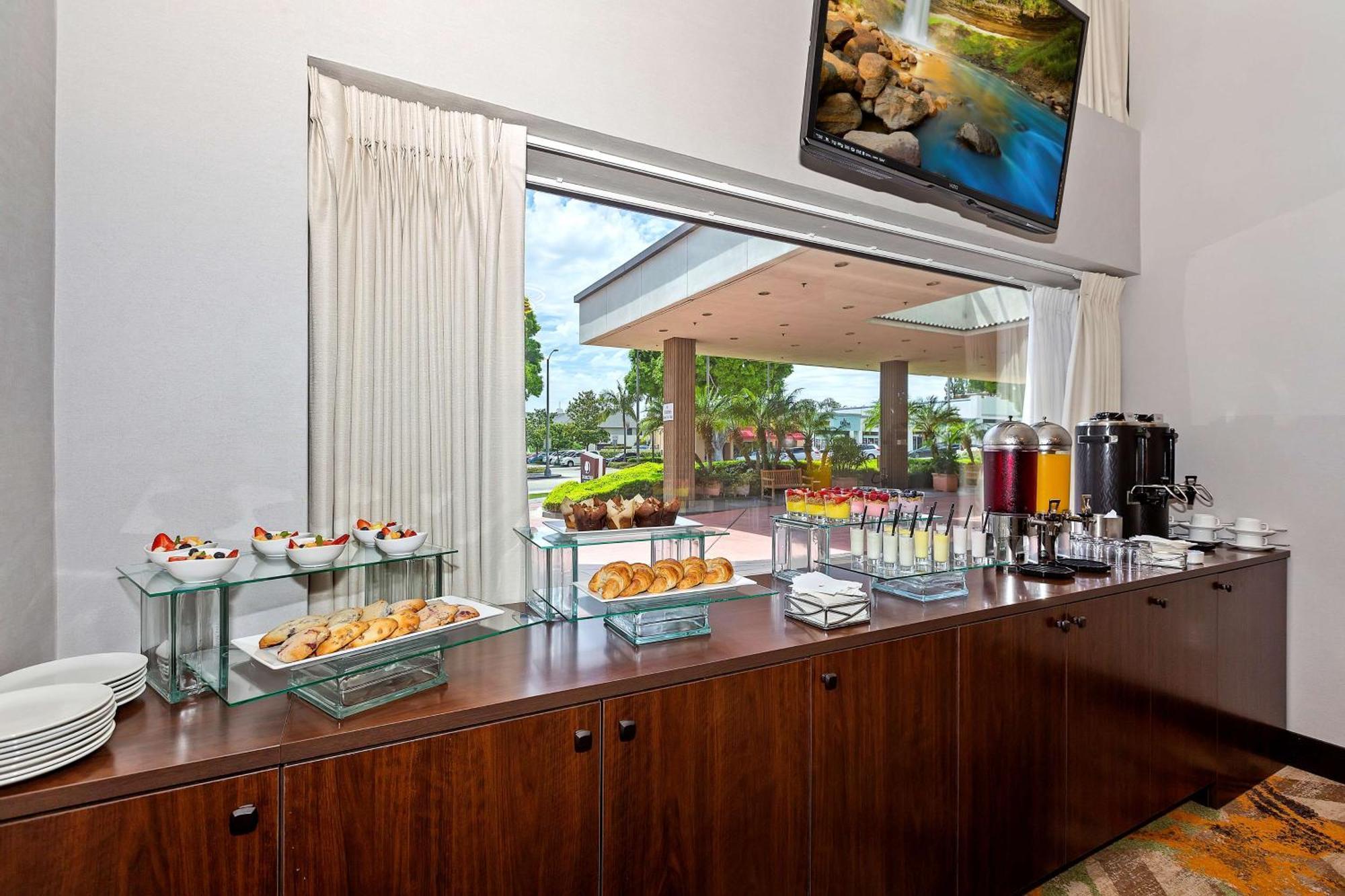 Doubletree By Hilton Whittier Hotel Luaran gambar