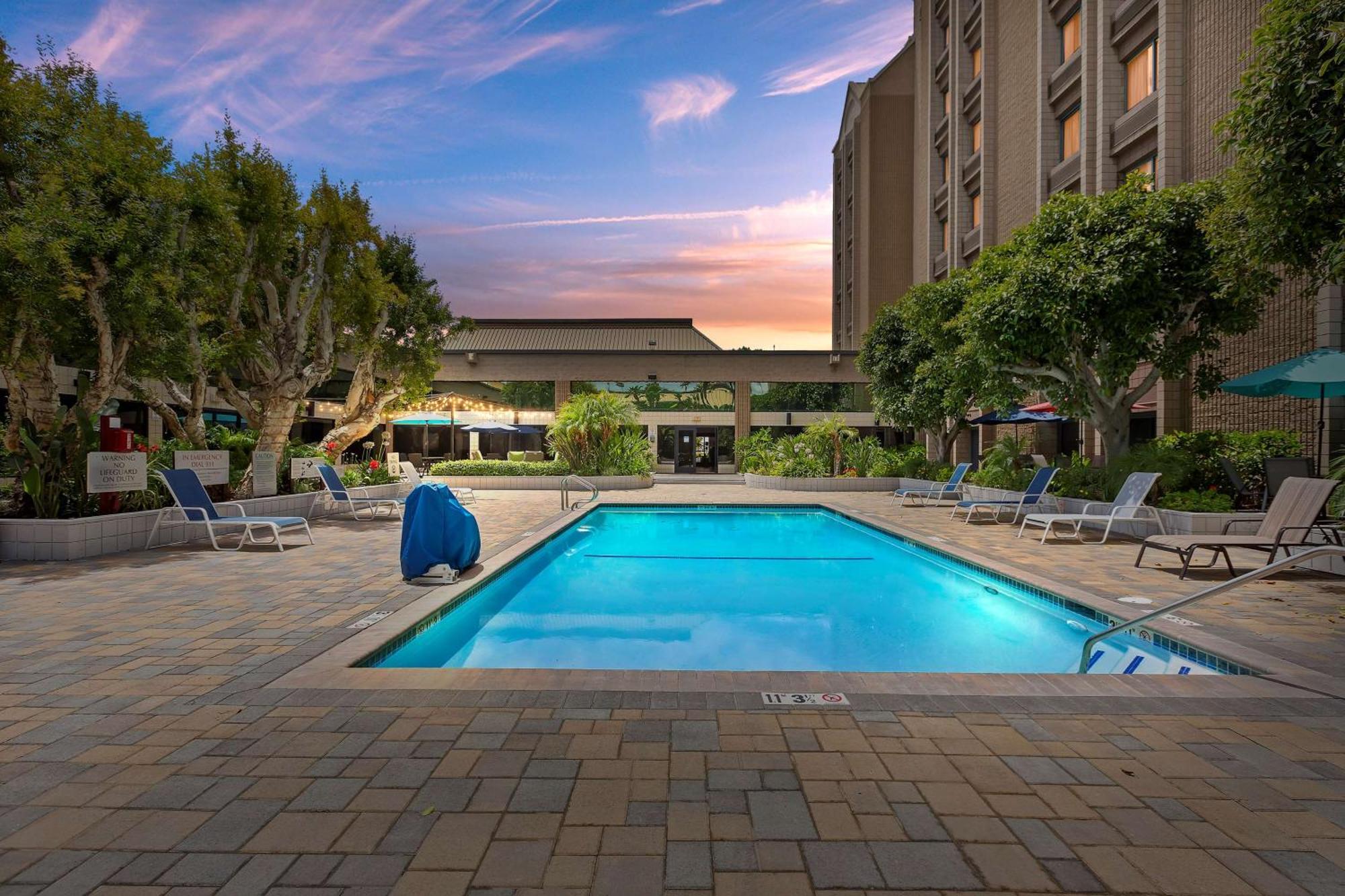 Doubletree By Hilton Whittier Hotel Luaran gambar